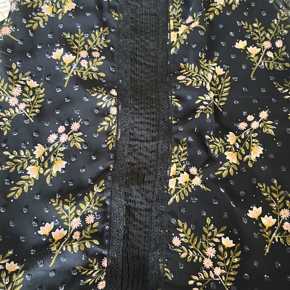 Lauren Conrad capped sheer sleeved scoop neck pullover blouse - Picture 9 of 9